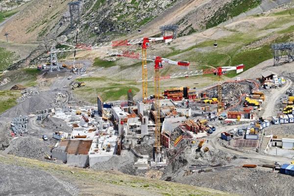 Potain-cranes-triumph-in-remote-French-Alps-cable-car-project-07.jpg